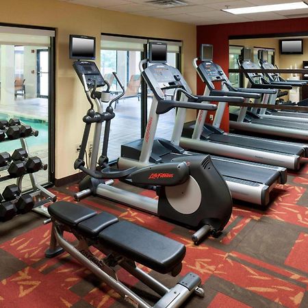 Courtyard By Marriott Wichita East Hotel Bagian luar foto