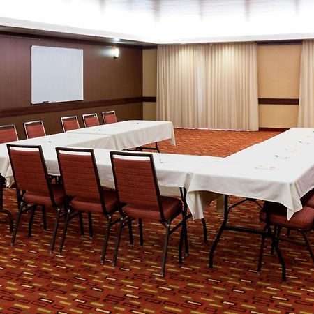 Courtyard By Marriott Wichita East Hotel Bagian luar foto