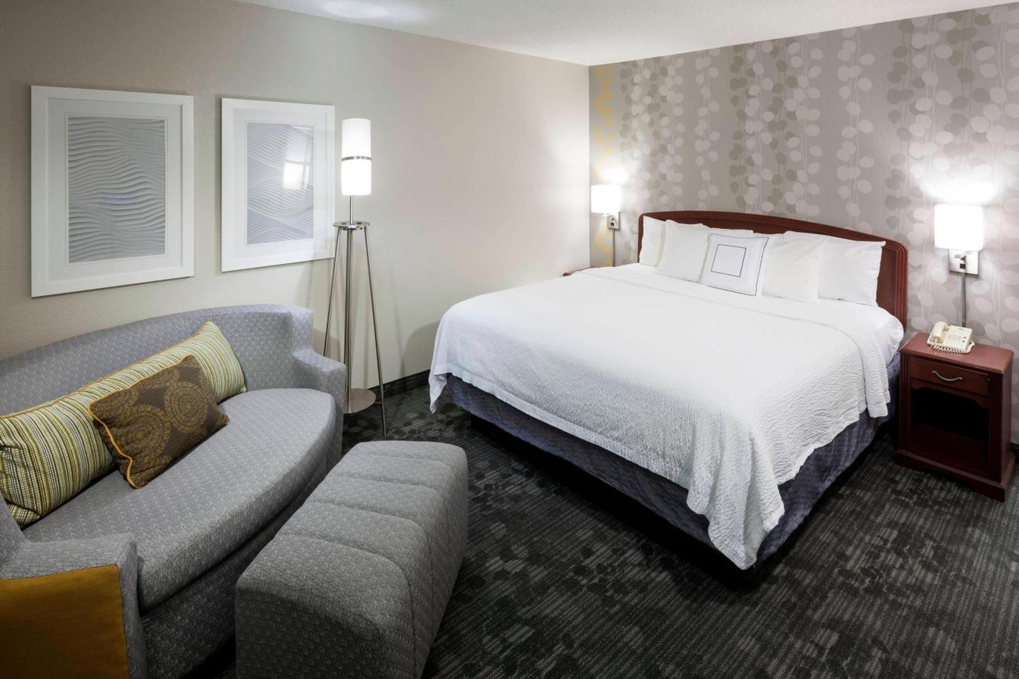 Courtyard By Marriott Wichita East Hotel Bagian luar foto