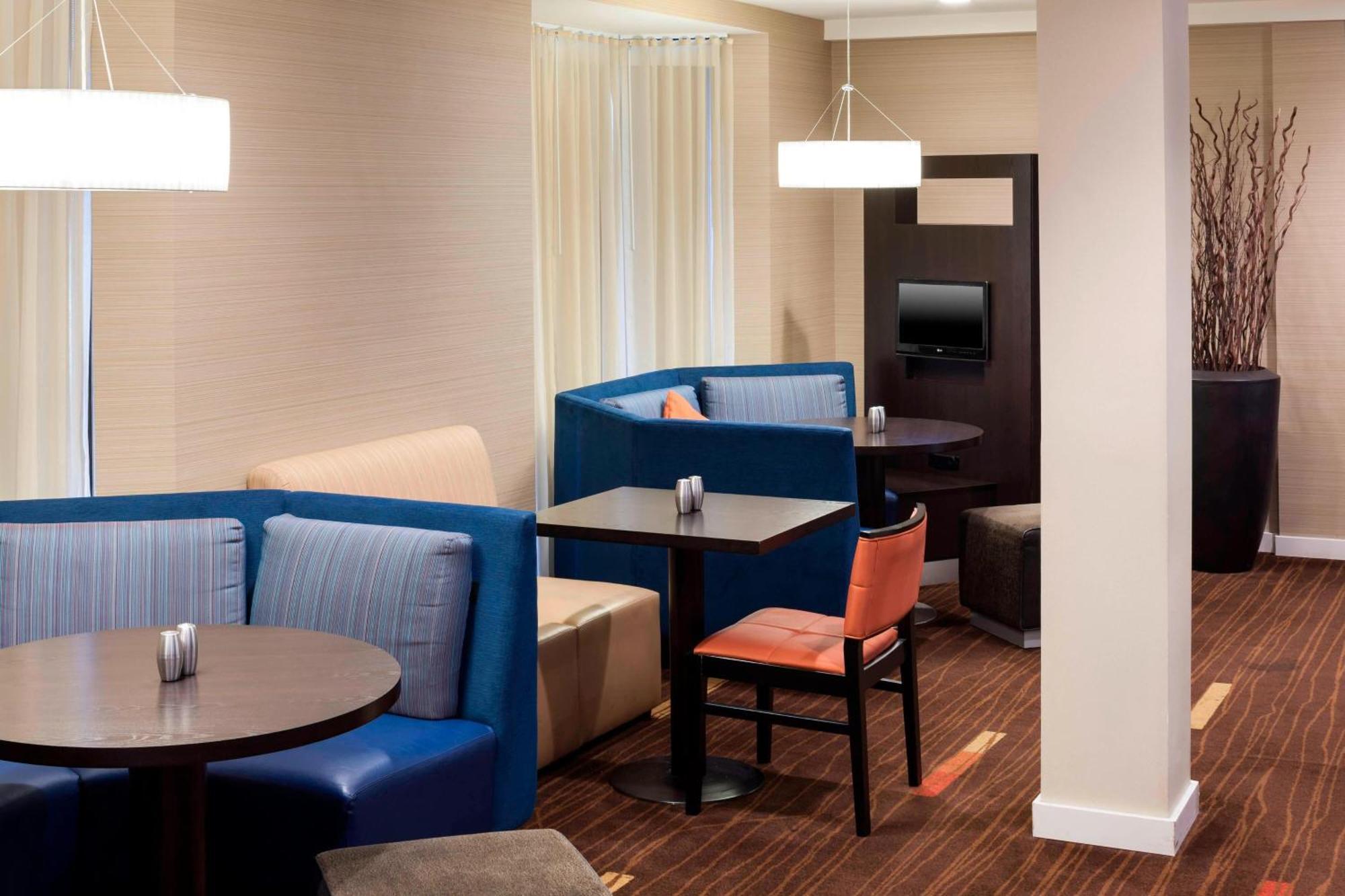Courtyard By Marriott Wichita East Hotel Bagian luar foto