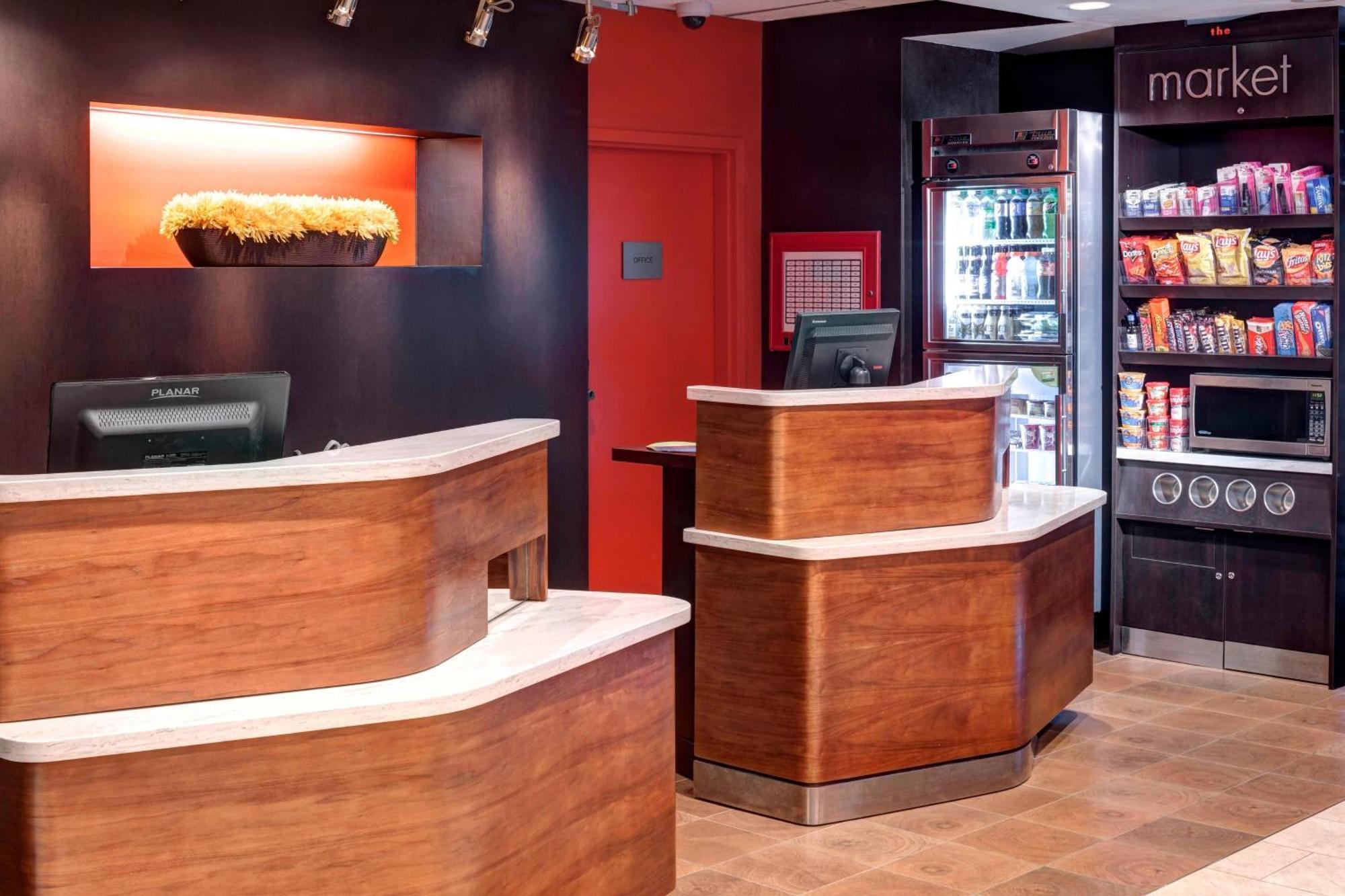 Courtyard By Marriott Wichita East Hotel Bagian luar foto